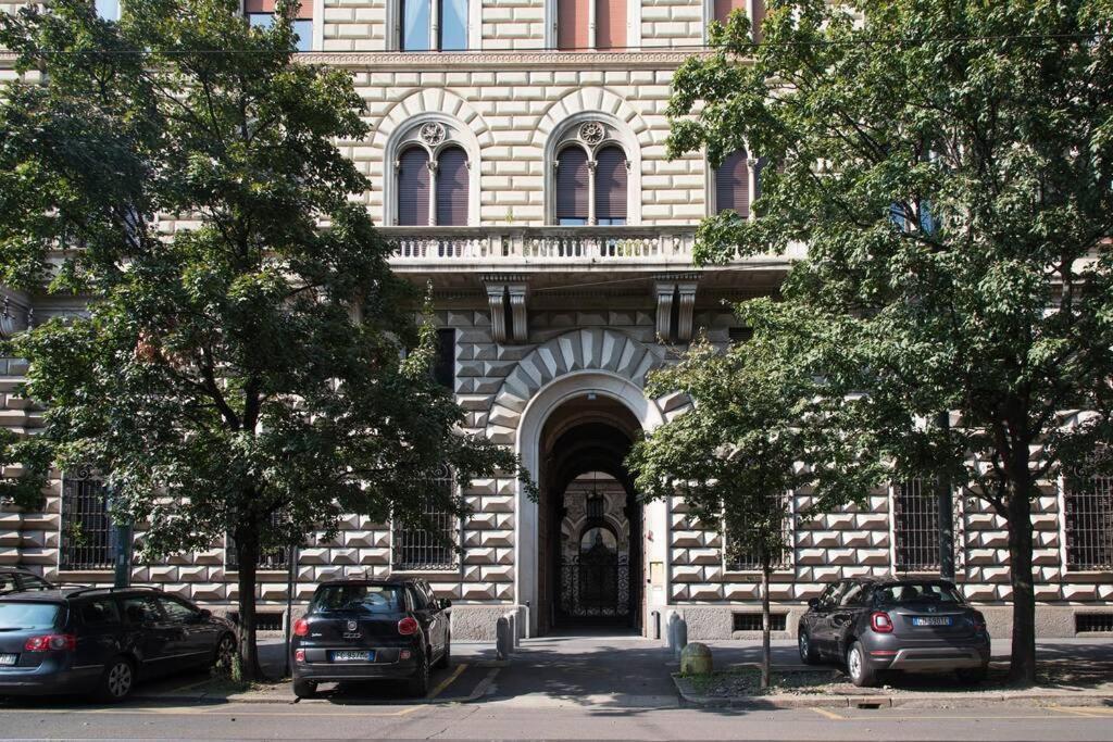 Breathtaking Castle View Youhosty - Quintino Sella Milano Exterior foto