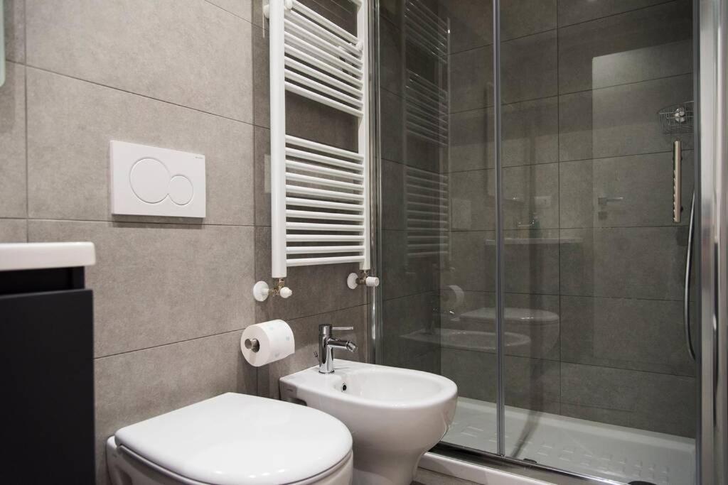 Breathtaking Castle View Youhosty - Quintino Sella Milano Exterior foto