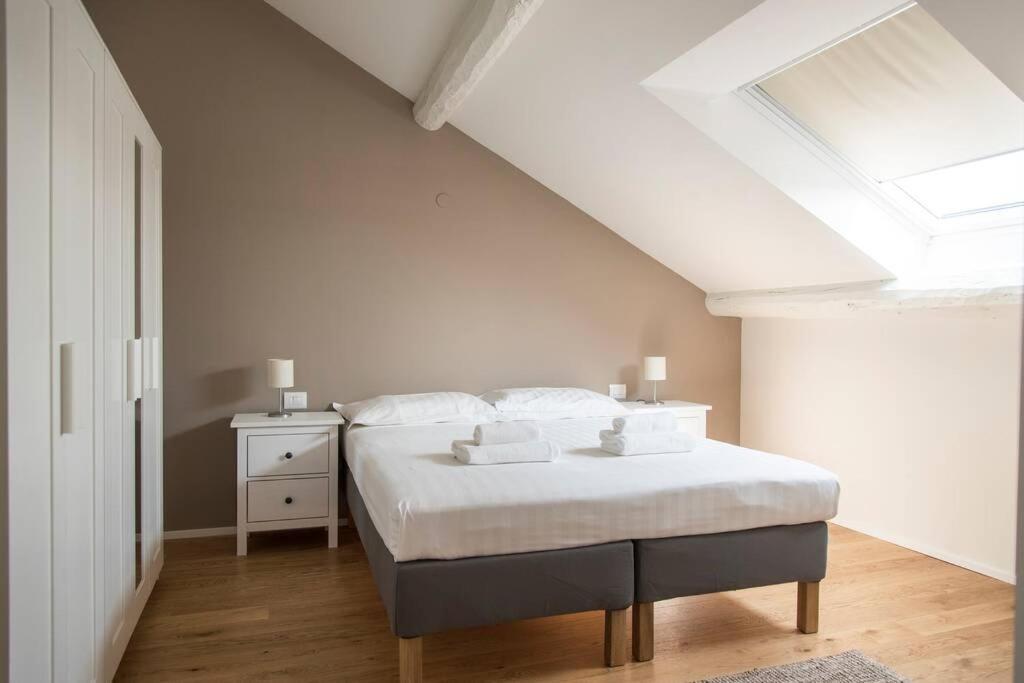 Breathtaking Castle View Youhosty - Quintino Sella Milano Exterior foto