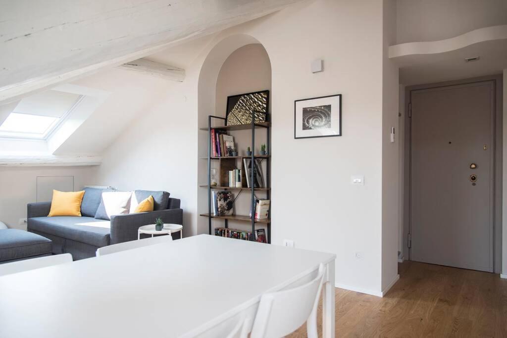Breathtaking Castle View Youhosty - Quintino Sella Milano Exterior foto