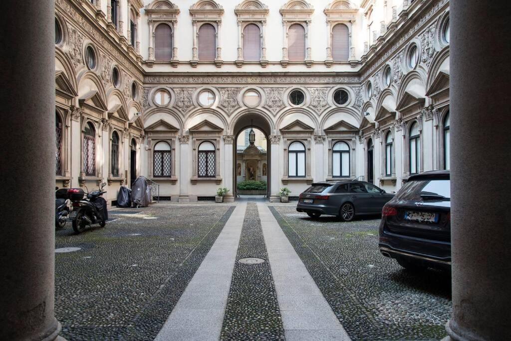 Breathtaking Castle View Youhosty - Quintino Sella Milano Exterior foto